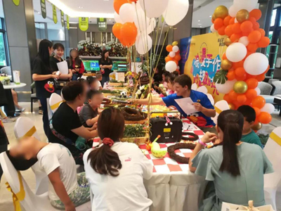 1594888965400426.jpg 金輝·優(yōu)步學(xué)府美好集市活動(dòng)現(xiàn)場(chǎng)